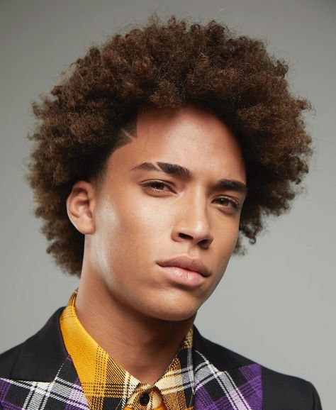 Hardline Design on Relaxed Afro Hairstyles For Afro Hair, Men Afro, Eyebrow Slits, Afro Hairstyles Men, Beyonce Hair, Afro Men, Pelo Afro, Hairstyles Men, Haircut Inspiration