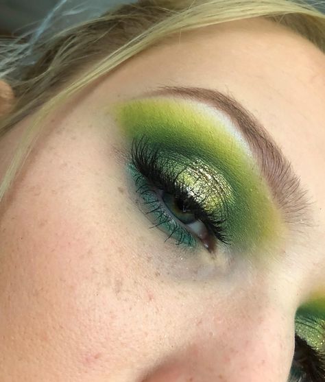 Shrek Costume Diy, Shrek And Fiona Costume, Wednesday Look, Fiona Costume, Dragon Makeup, Shrek Costume, Rave Makeup, Halloween Makeup Inspiration, Makeup Style