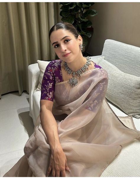 Pink Saree With Red Blouse, Indian Ware Dresses, Sanya Malhotra In Saree, Ash Color Saree Blouse Combination, Organza Saree Dress Design Ideas, Colour Combinations Clothes For Wedding, Purple Blouse Contrast Saree, Sanya Malhotra Saree, Saree Colour Combination Ideas