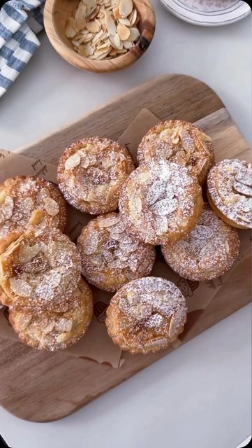 Tartlets Recipe, Vanilla Bean Paste, Mexican Dessert Recipes, Almond Croissant, Almond Extract, Low Calorie Desserts, Mini Pies, Bean Paste, Caster Sugar