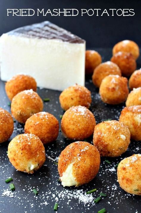 Use leftover mashed potatoes to make these creamy on the inside and crispy on the outside Fried Mashed Potatoes! Fried Mashed Potato Balls, Fried Mashed Potatoes, Mashed Potato Balls, Potato Balls, Homemade Mashed Potatoes, Stuffed Potato Balls, Leftover Mashed Potatoes, Mashed Potato Recipes, Mashed Cauliflower