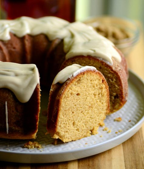 Brown Sugar Bourbon Pound Cake - Baking Bites Bourbon Pound Cake, Snacking Cakes, Brown Sugar Pound Cake, Pound Cake Glaze, Bourbon Cake, Southern Pound Cake, Vanilla Pound Cake, Easy Pound Cake, Moist Pound Cake