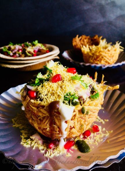 aloo tokri chaat, aloo tokri chaat recipe, how to make the potato basket, chaats of India, famous lucknow chaat, Potato Basket, Food Indian, Chaat Recipe, Indian Street, Food Basket, Indian Street Food, Food And Travel, Yummy Foods, Indian Food