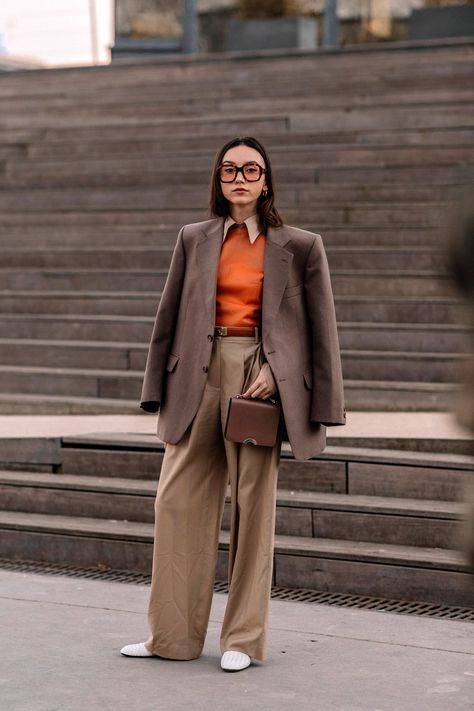 The Street Style At Paris Fashion Week Is Making Us Rethink Our Wardrobe+#refinery29uk Paris Fall Fashion, Baddie Winter Outfits, Street Style Fall Winter, Stylish Work Attire, Moda Paris, Paris Fashion Week Street Style, Outfit Trends, Street Style Winter, Autumn Street Style