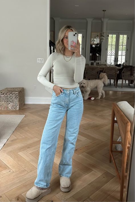 Neutral Style Fashion Casual, Light Jeans Fall Outfit, Light And Airy Outfits, 2024 Trending Outfits, Basic Long Sleeve Outfit, Nice Jeans Outfit, Comfy Casual Outfits Winter, Long Sleeve Jeans Outfit, Fitted Long Sleeve Shirt Outfits