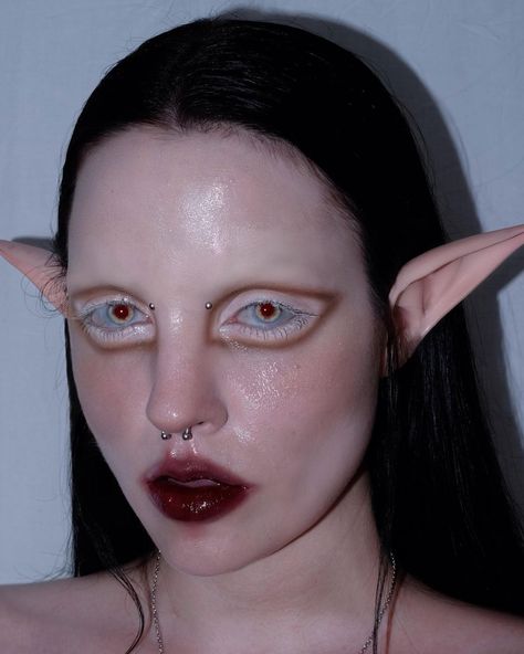 Credit: @animegvrl on instagram !! Elven Makeup, Alien Makeup, Drag Make-up, Makeup Tumblr, Punk Makeup, Alien Aesthetic, Drag Makeup, Elf Ears, Fairy Makeup