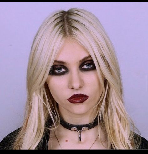 Taylor Momsen Style, Taylor Momson, Taylor Michel Momsen, Blonde Halloween Costumes, 2000s Pop, Pretty Punk, Id Picture, Jenny Humphrey, Heavy Metal Girl