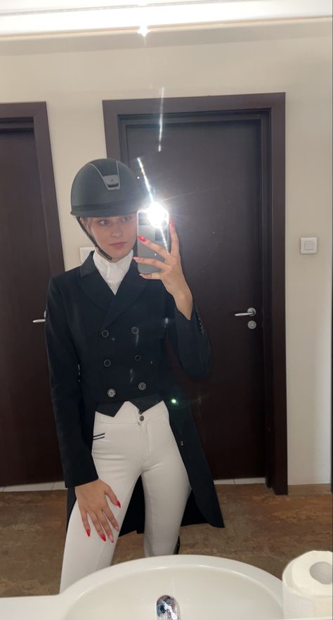 #equestrian #horse #spooks #dressage Equestrian Competition Outfit, Modest Horse Riding Outfit, Equisterian Fashion, Horse Competition Outfit, Winter Riding Outfits, Dressage Aesthetic, Aesthetic Horse Riding, Horse Rider Outfit, Dressage Outfit