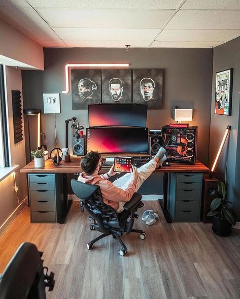 30 Most Relaxing Desk Setup Ideas You Should Check Tech Home Office, Home Studio Setup, Desktop Setup, Gaming Room Setup, Gamer Room, Game Room Design, Home Office Setup, Office Setup, Room Setup