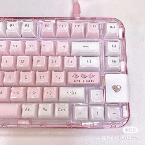 Keyboard Cover Aesthetic, Cute Pc Keyboard, Modded Keyboards, Cute Computer Keyboard, Keyboards Aesthetic, Cute Keyboards, Aesthetic Keyboards, Kawaii Keyboard, Keyboard Aesthetic