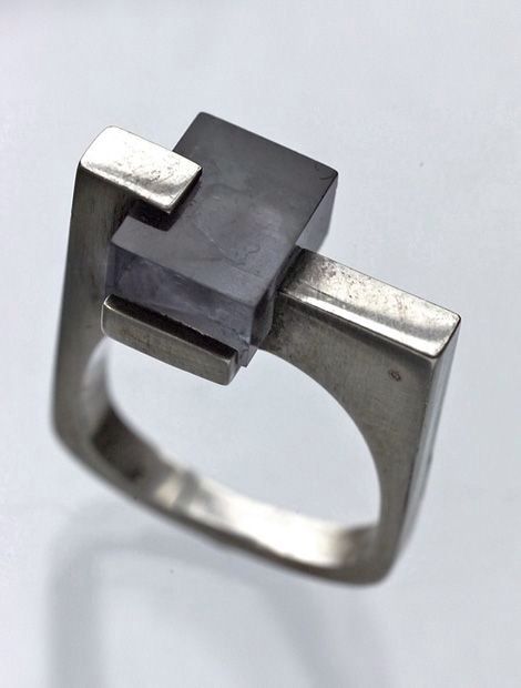 Bauhaus inspired ring Bijoux Art Deco, Ring Man, Ring Gifts, Modernist Jewelry, Contemporary Jewellery, Contemporary Jewelry, Modern Jewelry, In The Middle, Ring Verlobung