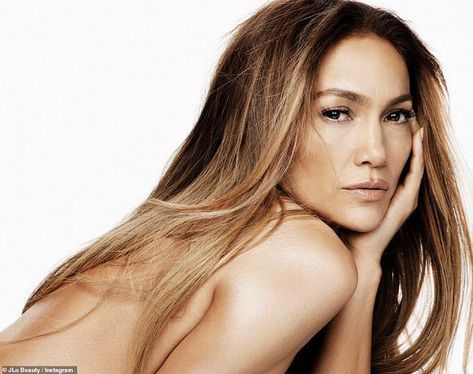 Jlo 90s, Jennifer Lopez Body, Jlo Hair, Exercise And Mental Health, Hair Falling, Highlighted Hair, Unique Faces, Diana Ross, Toned Body