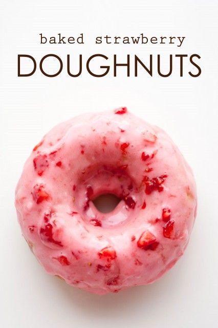 Baked Strawberry Doughnuts Strawberry Doughnut, Baked Doughnuts, Strawberry Donuts, Strawberry Glaze, Torte Cupcake, Baked Strawberries, Doughnut Recipe, Cooking Classy, Baked Donuts