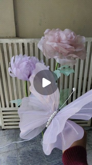 Diy Large Butterfly Decorations, Organza Butterfly Diy, Large Butterfly Template Free Printable, Giant Butterfly Diy, Large Organza Flowers, Butterfly Birthday Ideas, Giant Butterfly Decorations, Organza Ideas, Diy Butterflies