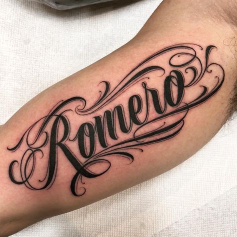 Romero on my Dawg @yousef_e for appts 📧Saullira@yahoo.com #saullira Tattoo Writing Styles, Front Tattoo, Forearm Name Tattoos, Last Name Tattoos, Tato Nama, Tattoo Name Fonts, Font Tato, Tattoo Font For Men, Names Tattoos For Men