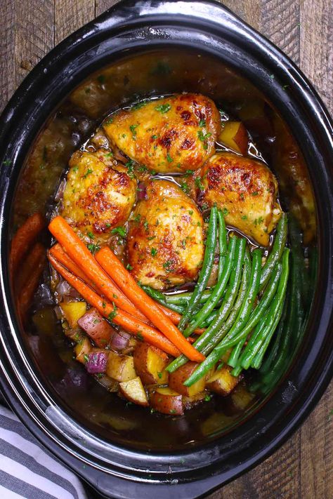 Crockpot Chicken And Vegetables, Slow Cooker Chicken Thighs, Easy Cheap Dinners, Garlic Chicken Recipes, Cheap Dinners, Chicken Slow Cooker Recipes, Honey Garlic Chicken, Crockpot Recipes Slow Cooker, Honey Garlic