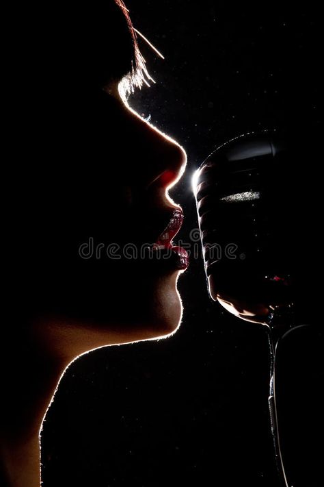 Black Woman Microphone, Photoshoot With Microphone, Singer Portrait Photography, Music Portrait Photography, Music Themed Photoshoot, Singer Aesthetic Microphone, Singers Photoshoot, Musician Portrait Photography, Holding A Microphone Pose