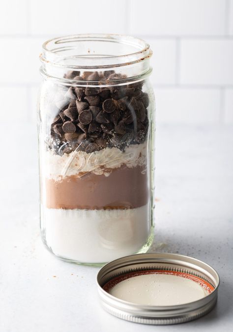 Homemade Ghirardelli brownie mix, dry ingredients layered in a large mason jar with lid off and next to the jar. Brownie Mix Jar, Mason Jar Brownies, Ghirardelli Brownies, Brownie Mix In A Jar, Ghirardelli Brownie Mix, Fudgy Chocolate Brownies, Brownies In A Jar, Brownie Mix Recipes, Homemade Brownie Mix