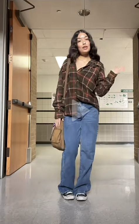 Blue Flannel Outfit, Flannel Outfit, Jeans Outfit Winter, Classy Winter Outfits, Latina Fashion Outfits, Flannel Outfits, Cold Outfits, Vibe Clothes, Cute Comfy Outfits