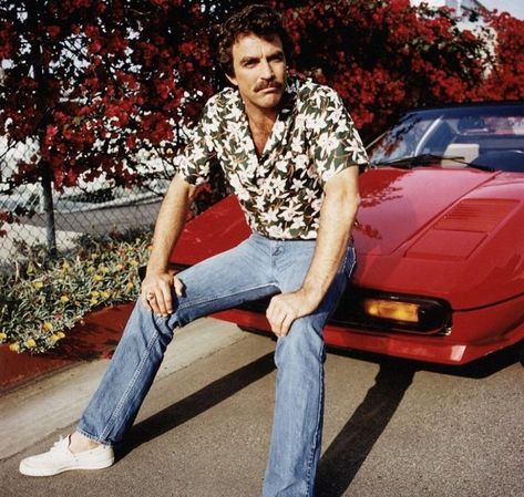 About Magnum PI, the TV show that shot Tom Selleck to stardom (1980-1988) - Click Americana 80s Tv, Magnum Pi, Fancy Dress Outfits, Tom Selleck, Tv Actors, Classic Tv, Best Tv, Favorite Tv Shows, A Man