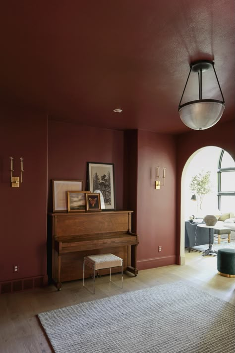 Fall Paint Colors, Warm Paint Colors, Trending Paint Colors, Chris Loves Julia, Home Design Diy, Blue Paint Colors, Beautiful Dining Rooms, Red Walls, Bedroom Paint