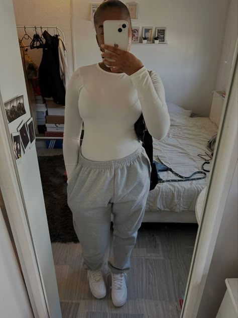 Lazy School Outfit, Outfit Jogging, Cozy Sweatpants Outfits, Cool Sweatpants, Sweatpants Outfit Ideas, Jogger Outfit, Jogging Outfit, Sweatpants Outfits, Zara Drip