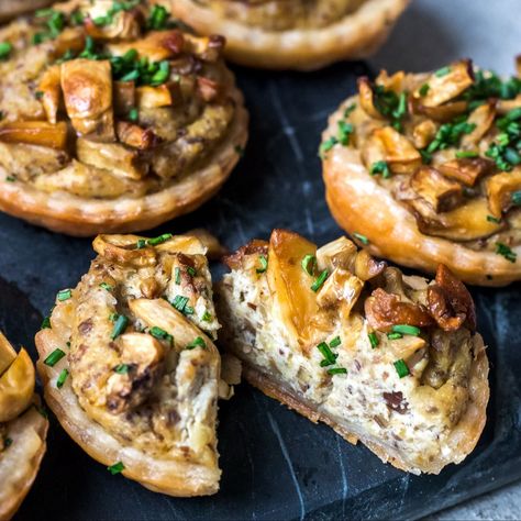 Chestnut Mushroom Recipes, Chestnuts Recipes, Mushroom Tarts, Vegan Puff Pastry, Chestnut Mushroom, Mushroom Tart, Chestnut Recipes, Deliciously Ella, Savory Pies