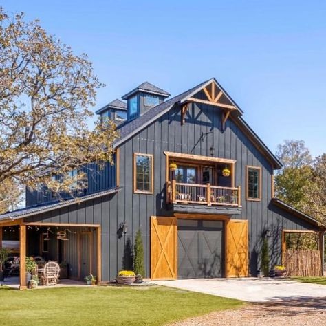 These gorgeous barn homes will have you rethinking your whole floor plan. Barn Homes Floor Plans, Barn House Design, Barn Living, Barn Style House Plans, Pole Barn House Plans, Barn Renovation, Barndominium Floor Plans, Barn Plans, Barn Design