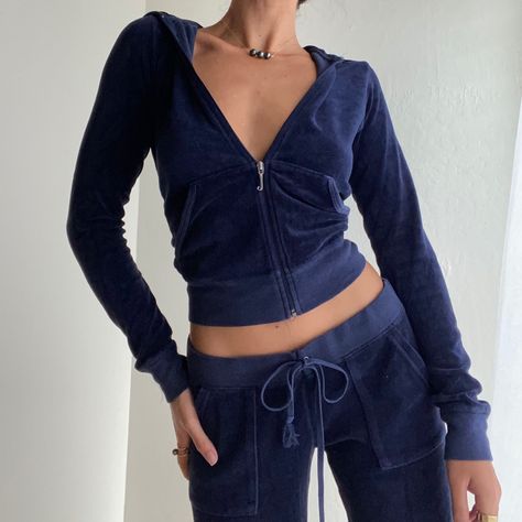 Couture, 2000s Tracksuit Aesthetic, Y2k Tracksuit Aesthetic, 2000s Tracksuit, Purple Tracksuit, Blue Y2k Outfit, Y2k Tracksuit, Juicy Couture Clothes, Juicy Tracksuit