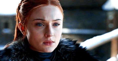 Sophie Turner Gif, Sansa Stark Gif, Porcelain Ivory Steel, Hawke Da2, Game Of Thrones Sansa, Fictional Women, Game Of Thrones Poster, Avengers Girl, Royal History