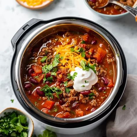 Easy Instant Pot Chili Recipe Insta Pot Chili Easy, Instant Pot Favorites, Instapot Chilli, Instapot Chili Recipe, Chili Instapot Recipe, Instant Pot Chilli, Chili Recipe Instant Pot, Easy Instant Pot Chili, Chili Instant Pot