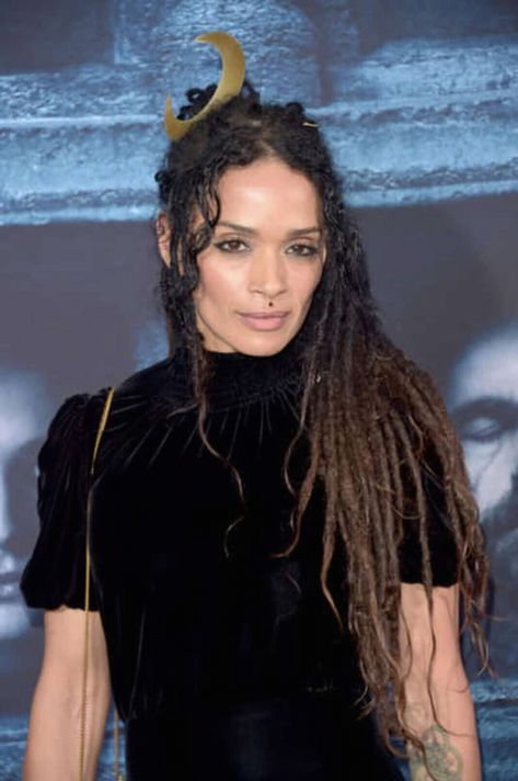 Lisa Bonet Lisa Bonet Hair, Short Hair Color Highlights, Small Hair Cut, Simple Hairstyle For Saree, Bob Wedding Hairstyles, Lisa Bonet, Mixed Hair, Short Layered Haircuts, Zoe Kravitz