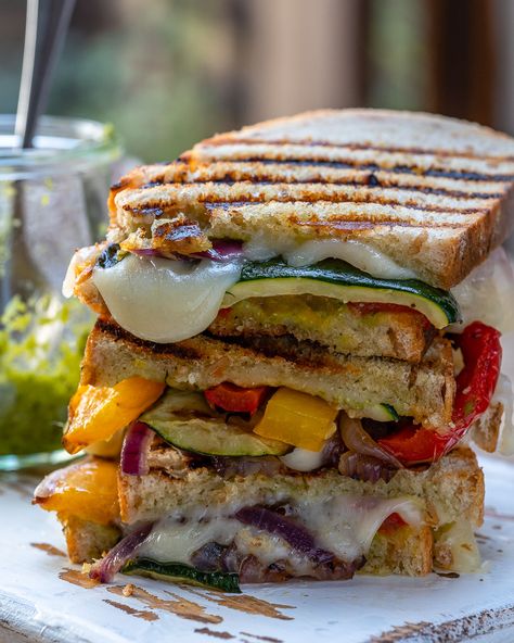 Grilled Sandwich Recipes, Best Grilled Cheese Sandwich Recipe, Veggie Grilled Cheese, Best Grilled Cheese Sandwich, Grilled Sandwich Recipe, Grill Sandwich, College Cooking, Best Sandwich Recipes, Gourmet Grilled Cheese