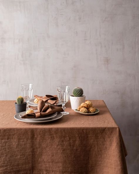 Cocoa Brown Linen Tablecloth. Warm Brown Table Linen. Various Colors. Sustainable Table Decor. Custom Size Tablecloth - Etsy Christmas Table Decor, Cosy Home, Tableware Design, Brown Table, Wicker Baskets Storage, Christmas Napkins, Cocoa Brown, Easter Table Decorations, Handmade Table