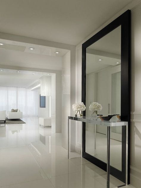 Decoration Hall, Design Interior Modern, Contemporary Hallway, White Wall Paint, Glamour Decor, Black Mirror Frame, White Tile Floor, Hallway Designs, Hallway Design