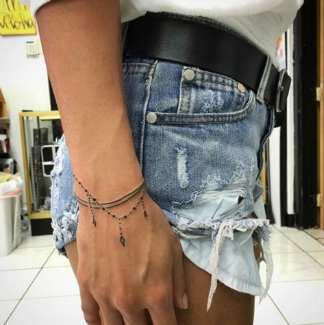 Tiny Tattoo, Cat Tattoos, Jewerly Tattoo, Tato Mandala, Wrist Bracelet Tattoo, Tattoo Band, Tato Henna, Armband Tattoos, Wrist Tattoos For Women