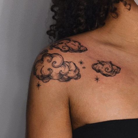 Cloud Back Tattoo, Cloud Shoulder Tattoo, Upper Shoulder Tattoos For Women, Tattoo Ideas Female Collar Bone, Clavicle Tattoos For Women, Black Women Tattoos, Lower Back Tattoos For Women, Tattoos For Black Women, Tattoos Big