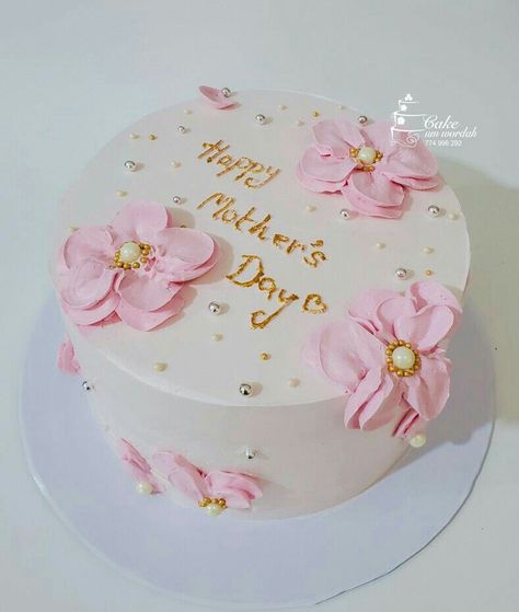 Happy Birthday Cake For Mother, Simple Mother’s Day Cake Designs, Cake Ideas For Mother's Day, Mothers Cake Designs, Cake Design For Mother's Day, Mom Birthday Cake Ideas Mothers Simple, Mother Birthday Cake Design, Small Mothers Day Cake, Cake Designs For Mothers Day