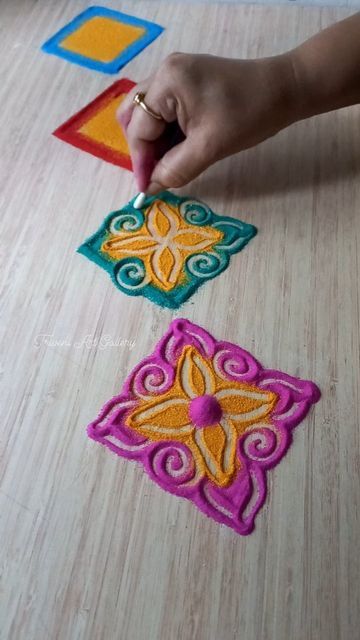 3 Colour Rangoli Design, Small Corner Rangoli Designs, Rangoli Tools At Home, Finger Rangoli Design, Dussehra Rangoli Designs Easy, Mini Rangoli Designs Easy, Haldikunku Rangoli, Rangoli Corner Design, Agiyarash Rangoli