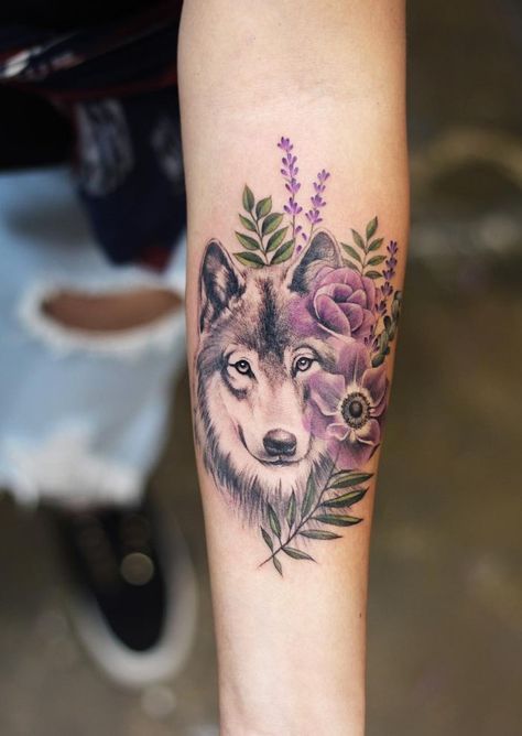 50 Of The Most Beautiful Wolf Tattoo Designs The Internet Has Ever Seen - KickAss Things Female Wolf Tattoo, Female Wolf, Wolf Tattoos For Women, Wolf Tattoo Ideas, Lotusblume Tattoo, Tattoo Trend, Simple Tattoo Designs, Inspiration Tattoos, Wolf Tattoo Design