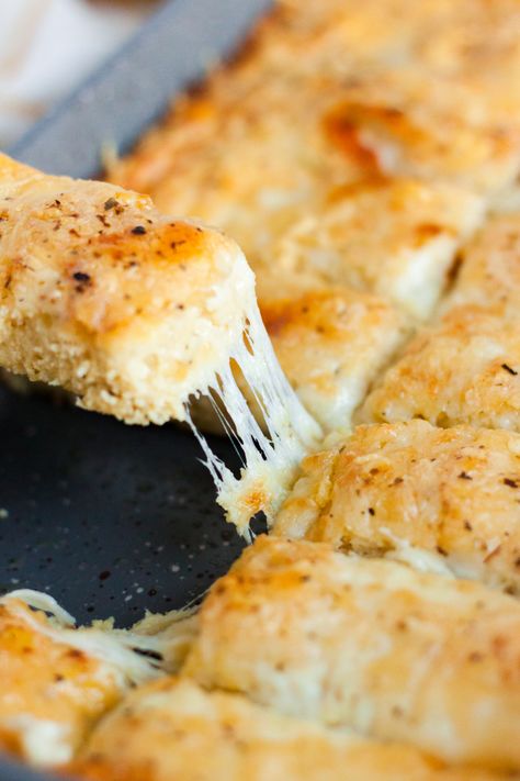 Cheesy Keto Breadsticks are a great option on the low carb diet that are compliant yet still satisfy your craving for a bread option at the dinner table! These are great keto recipes that your family will love for dinner! #keto #lowcarb Keto Breadsticks, Kasey Trenum, Best Diet Drinks, Blt Dip, Low Carb Marinara, Cheesy Breadsticks, Dinner Keto, Easy Indian Recipes, Cheesy Bread