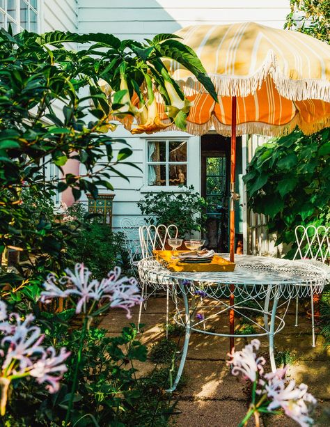 Step Inside a Perfectly Imperfect Cottage Nestled in the English Countryside | Architectural Digest Plant A Garden, Built In Dresser, Pretty Cottage, English Country Cottage, Pink Cottage, Garden Parasols, Wooden Mirror, English Cottage, English Countryside