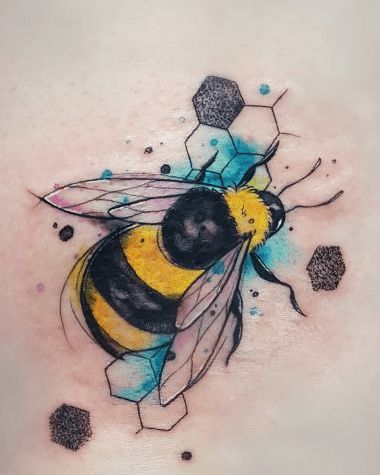 geometric tattoo Watercolor tattoos have smooth gradients and no strong black borders. If this is th Watercolor Tattoo Artists, Honey Bee Tattoo, Watercolour Tattoos, Bumble Bee Tattoo, Insect Tattoo, Bee Painting, 3d Tattoos, Bee Tattoo, 1 Tattoo