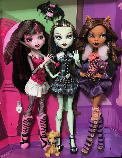 Og Monster High Dolls, Monster High Doll Photography, Monster High Nostalgia, Monster High Dolls Original, Monster High Dolls Aesthetic, Dolls Monster High, Monster High Pictures, Moster High, Doll Aesthetic