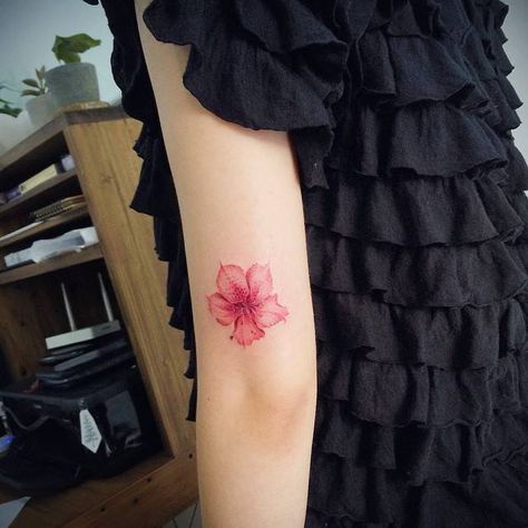 Tattoos Arm Mann, Back Of Arm Tattoo, Flower Tattoo Meanings, Azalea Flower, Flower Tattoo Back, Women Back, Tattoo Zeichnungen, Flower Tattoo Shoulder, Inspiration Tattoos