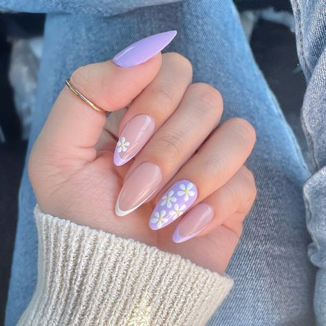 30 Best Early Spring Nails to Try French Manicure Long Nails, White Tip Nails, Unghie Sfumate, Nails Yellow, Spring Acrylic Nails, Lavender Nails, Easter Nails, Dipped Nails, Floral Nails