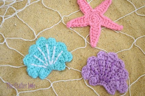 Seashell Appliqué – The Crafter Life Crochet Shells Free Pattern, Crochet Shell Applique Pattern Free, Crochet Seashell Applique Pattern Free, Crochet Fish Applique Pattern Free, Crochet Sea Shells Pattern Free, Seashell Crochet Pattern, Marine Crochet, Crochet Seashell Applique, Starfish Crochet