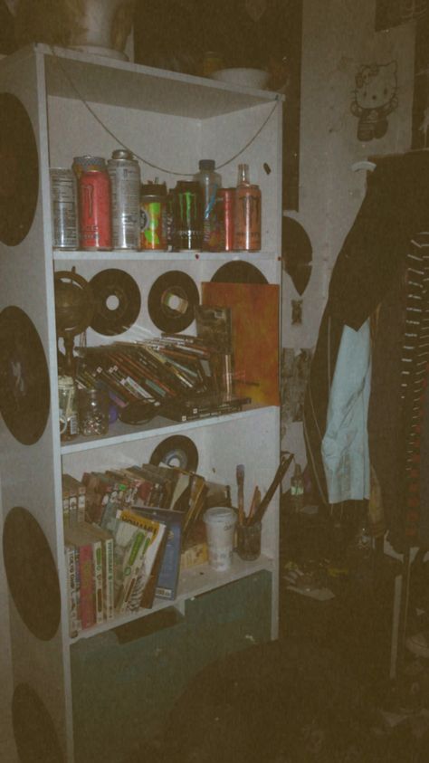 #grunge #room #alt #altdecor #drcor #monsterenergy #alternative #cds Alternative Room Decor Grunge, Grunge Dining Room, Grunge Basement, Grunge Bedroom 90s, Messy Room Aesthetic Grunge, Alt Bedroom Aesthetic, Grunge Room Aesthetic Dark, Room Ideas Aesthetic Grunge Vintage 2000s, 90s Grunge Room