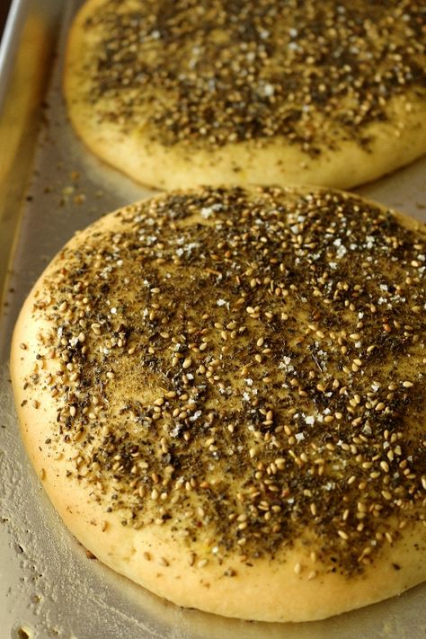 Zaatar Bread Recipe, International Breads, Zaatar Bread, Zatar Recipes, Zaatar Recipe, Meze Platter, Bread Calories, Arab Food, Armenian Food