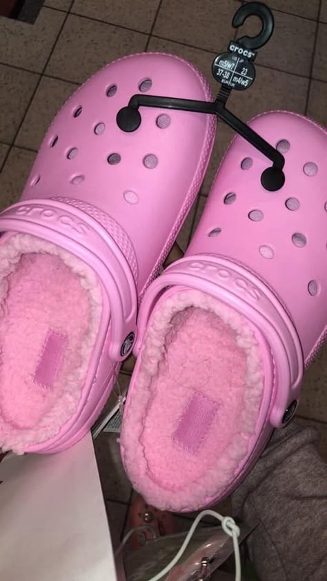 Pink Crocs, Crocs Fashion, Dr Shoes, Pink Lifestyle, Trendy Shoes Sneakers, Pretty Shoes Sneakers, All Nike Shoes, Fresh Shoes, Cute Nike Shoes